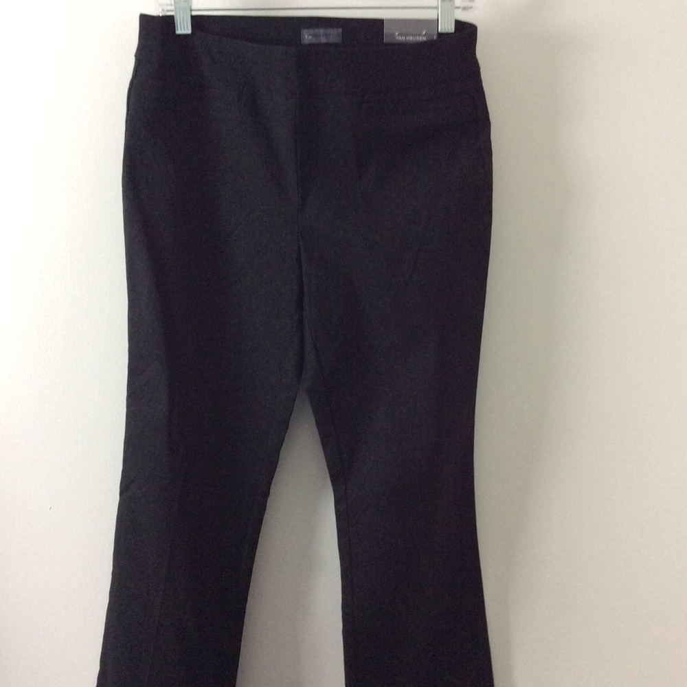 NEW Van Heusen Women’s Pants Size 6 short Black